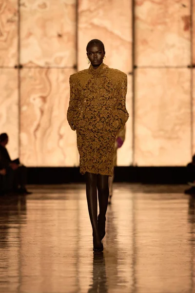 Look 32